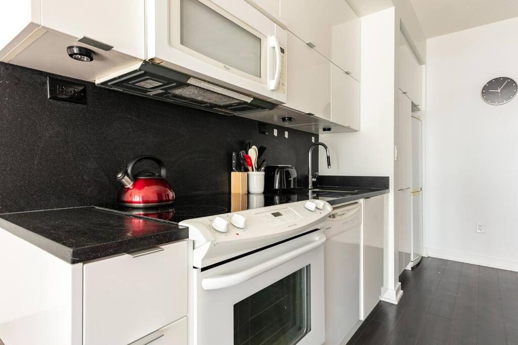 Luxury Downtown Lakeview & City View Condo Toronto Exterior photo