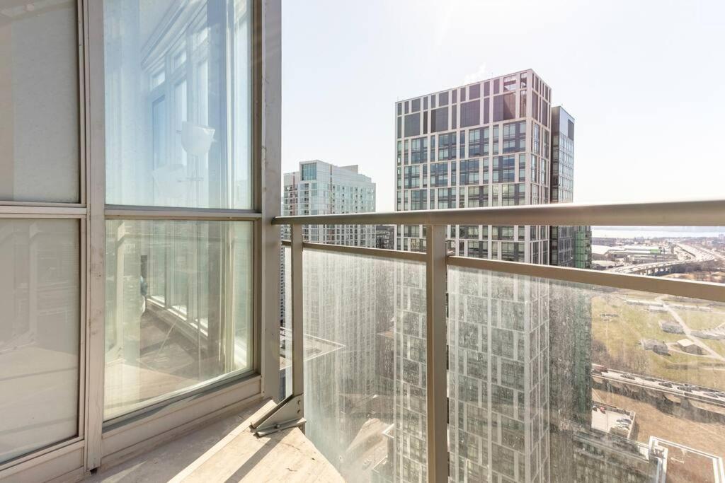Luxury Downtown Lakeview & City View Condo Toronto Exterior photo